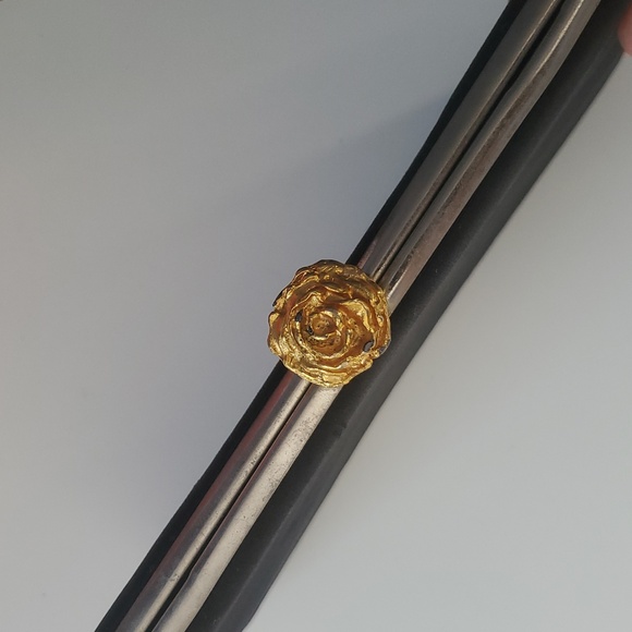 Vintage 1950s–1960s Black Handbag – Gold Rose Clasp, Short Chain - Picture 2 of 12